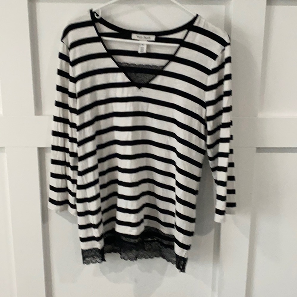 Black and white striped 3/4 shirt